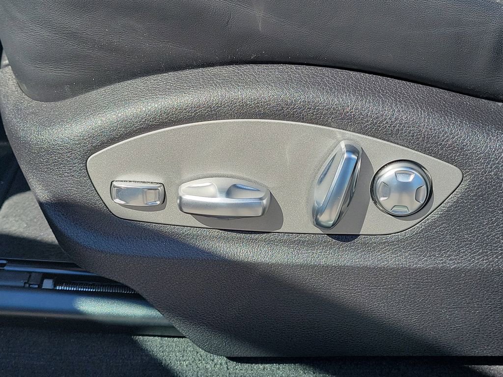 Certified 2025 Porsche Macan image 29