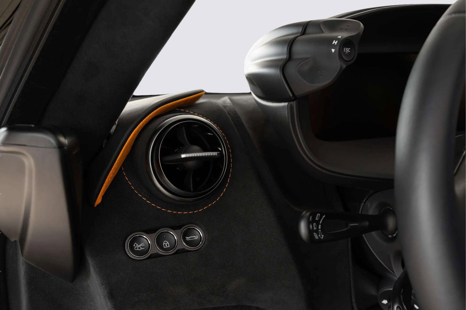 Used 2024 McLaren 750S RWD image 25