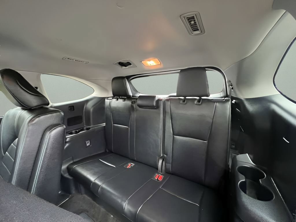 Used 2025 Toyota Highlander XLE image 17