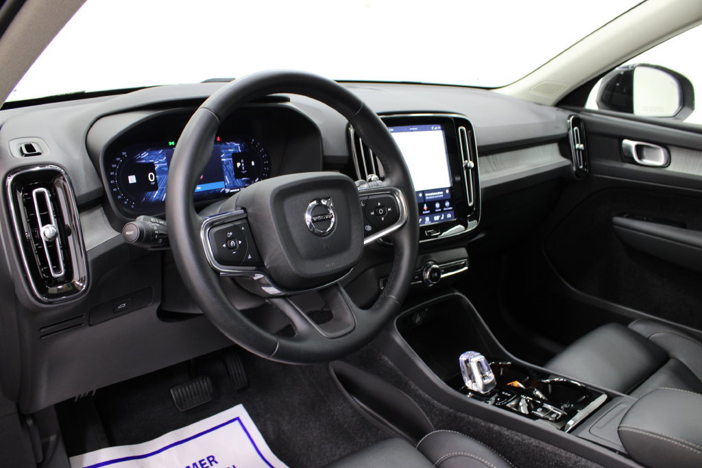 Used 2026 Volvo XC40 B5 Plus AWD/4WD image 17