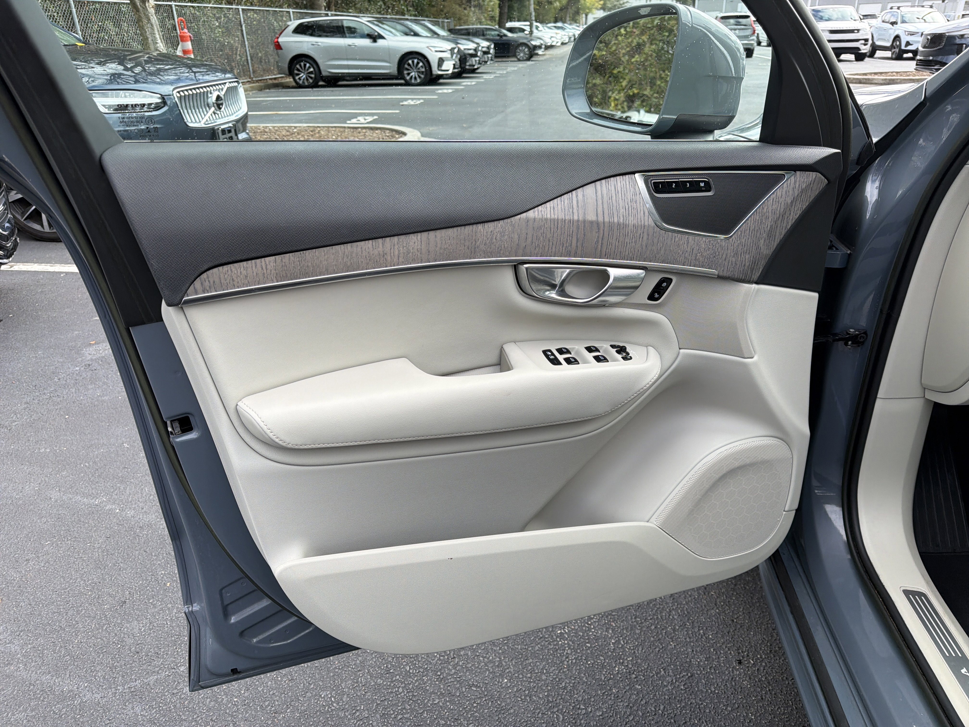 Certified 2023 Volvo XC90 B6 Core image 49