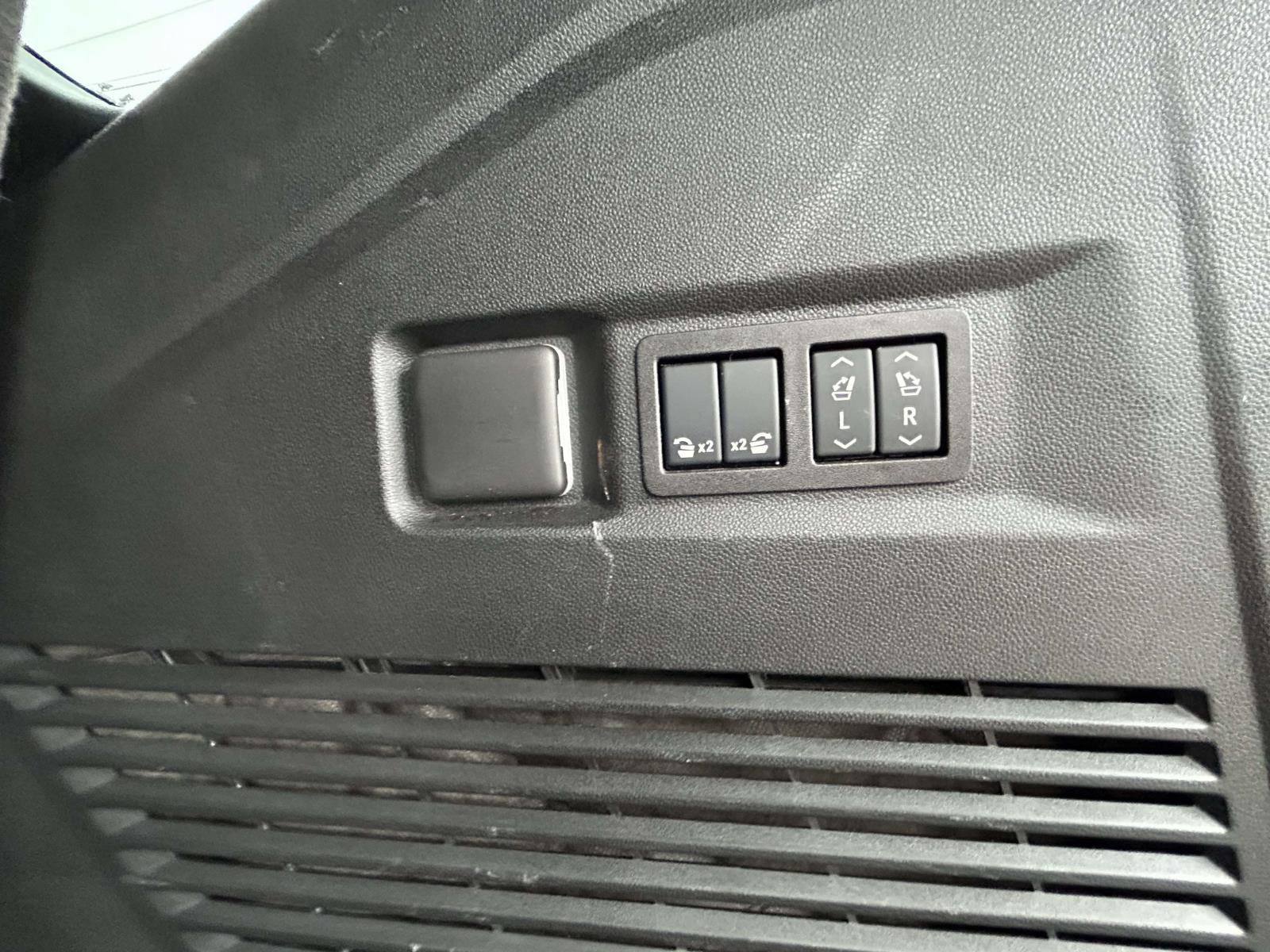 Used 2025 GMC Yukon Denali image 18