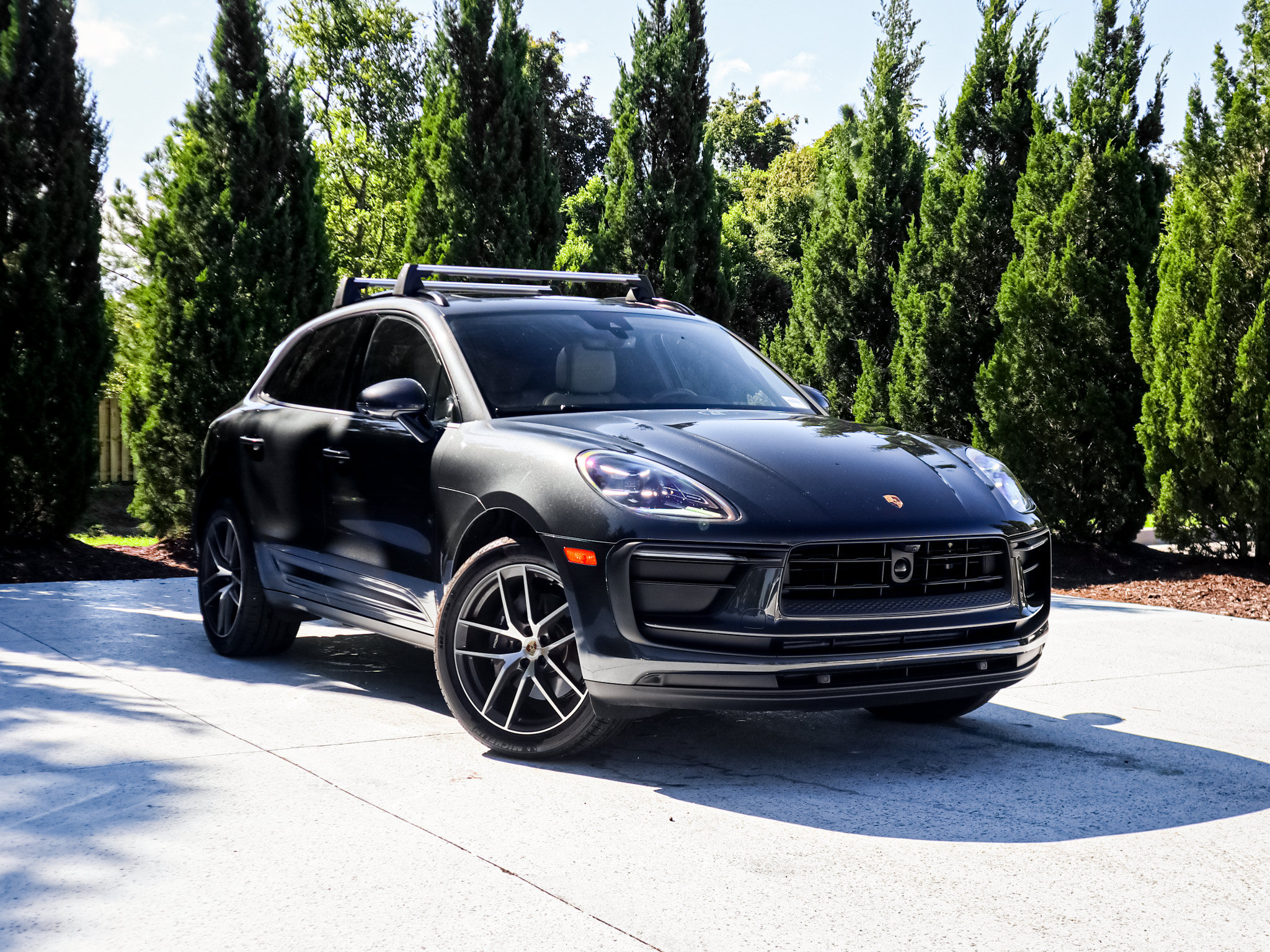 Used 2025 Porsche Macan AWD/4WD image 2