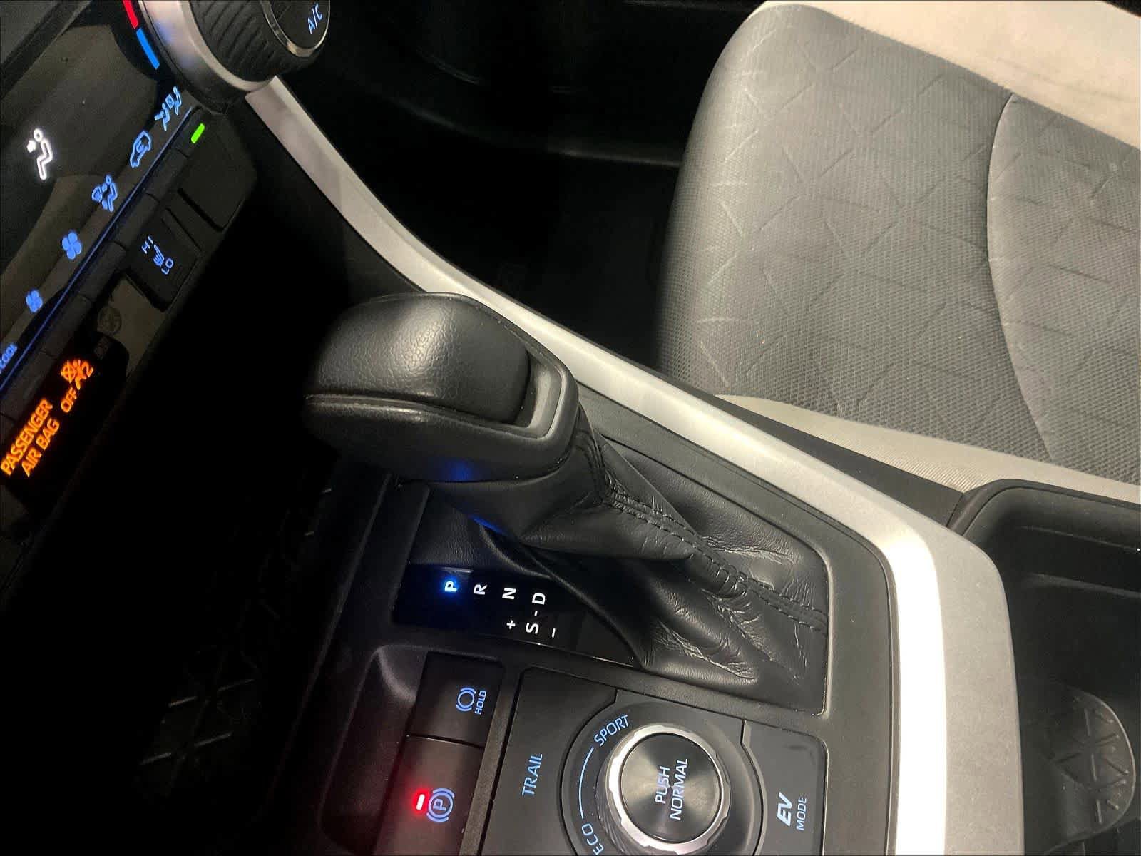 Used 2020 Toyota RAV4 XLE w/ Convenience Package AWD/4WD image 19