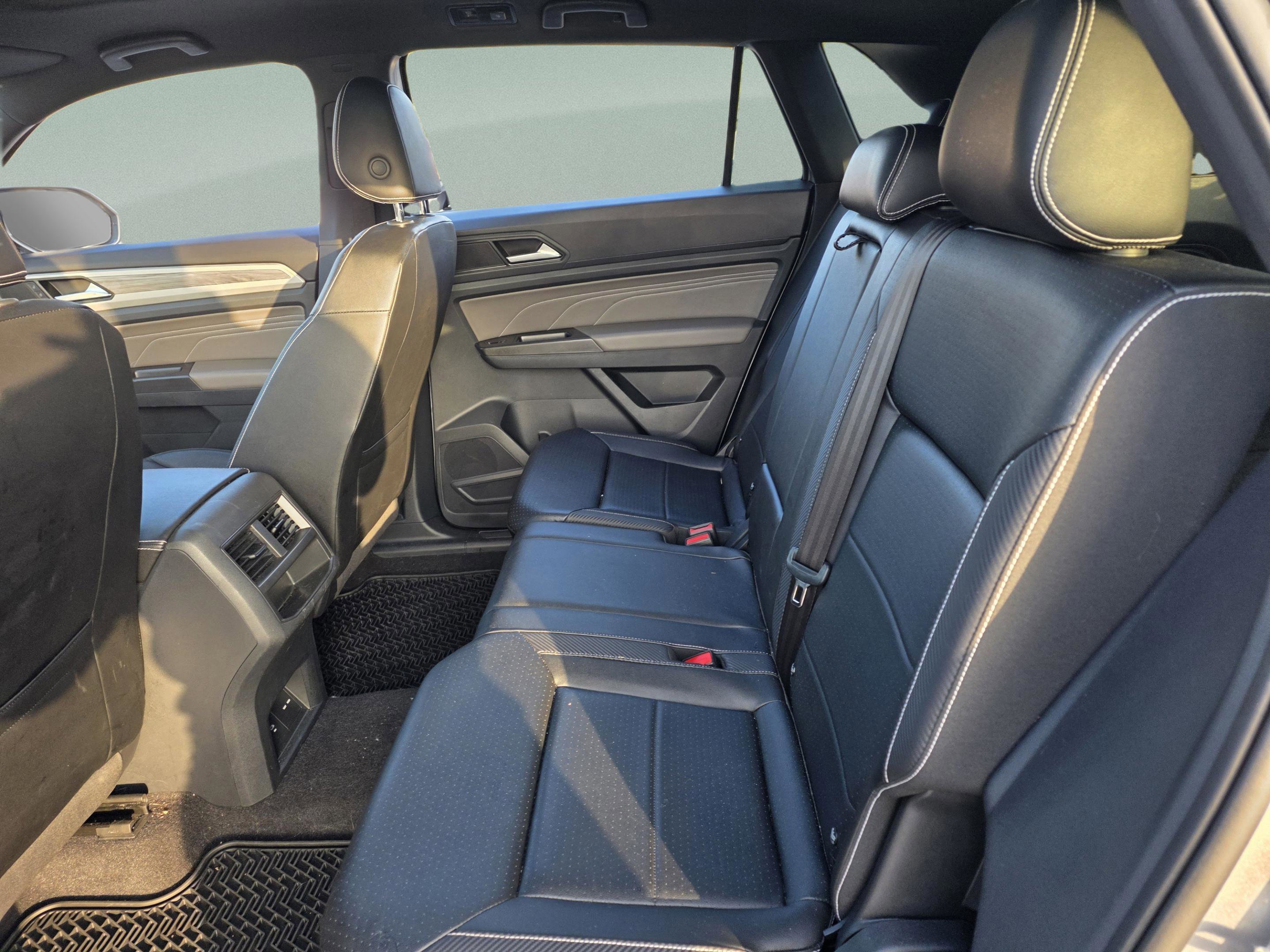 Used 2022 Volkswagen Atlas Cross Sport SE image 18