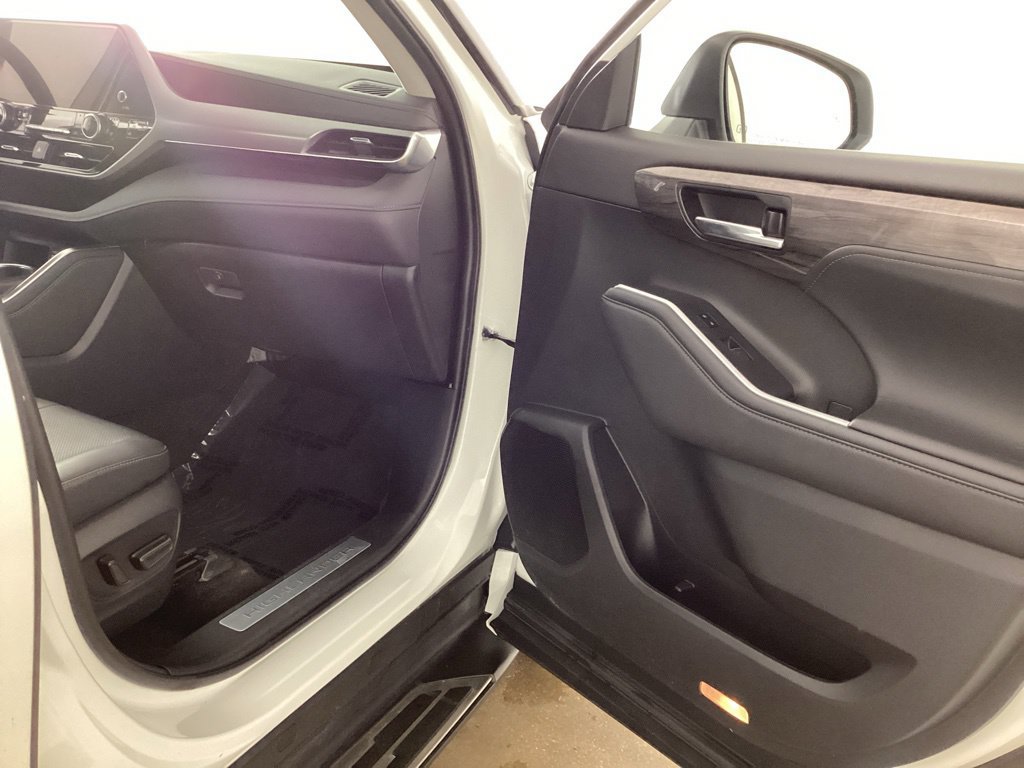 Used 2023 Toyota Highlander Platinum AWD/4WD image 22