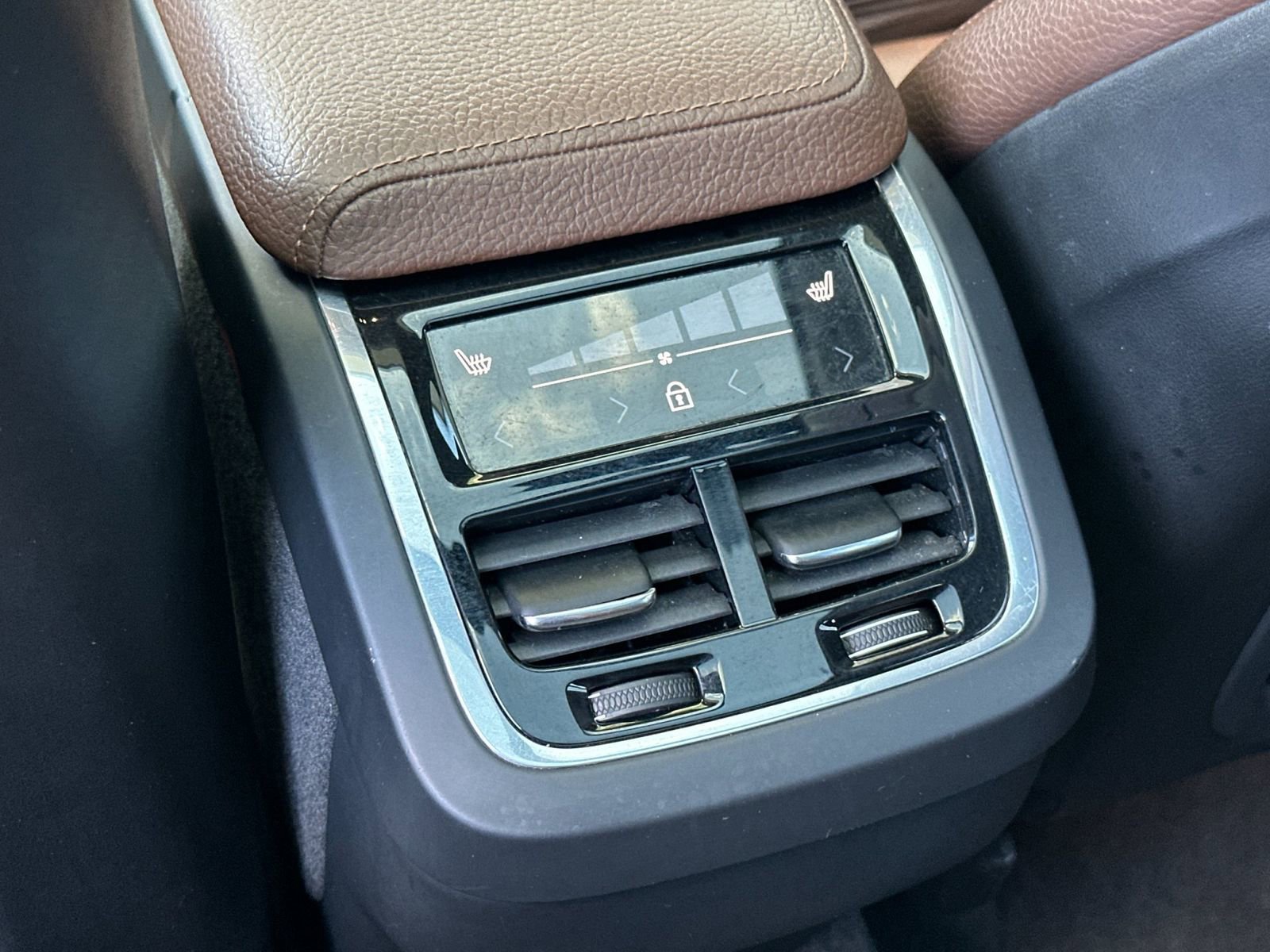 Used 2019 Volvo XC60 T5 Inscription w/ Protection Package Premier AWD/4WD image 13