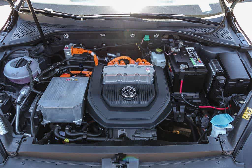 Used 2015 Volkswagen e-Golf Limited Edition FWD image 26