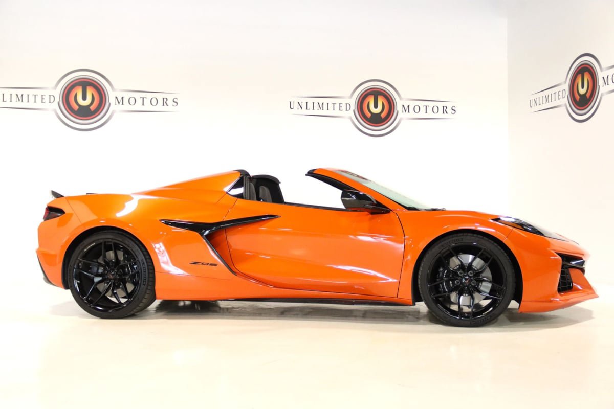 Used 2025 Chevrolet Corvette Z06 RWD image 5