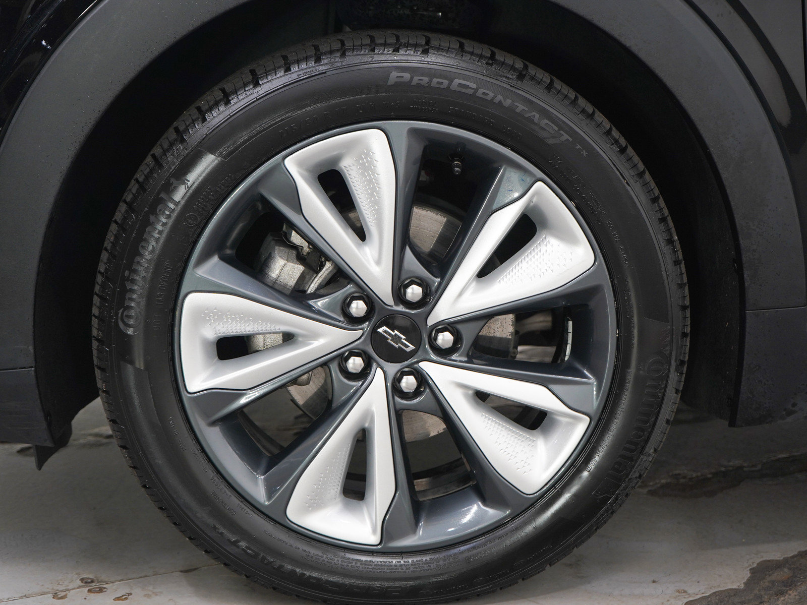 Used 2022 Chevrolet Bolt EUV LT w/ Convenience Package image 27