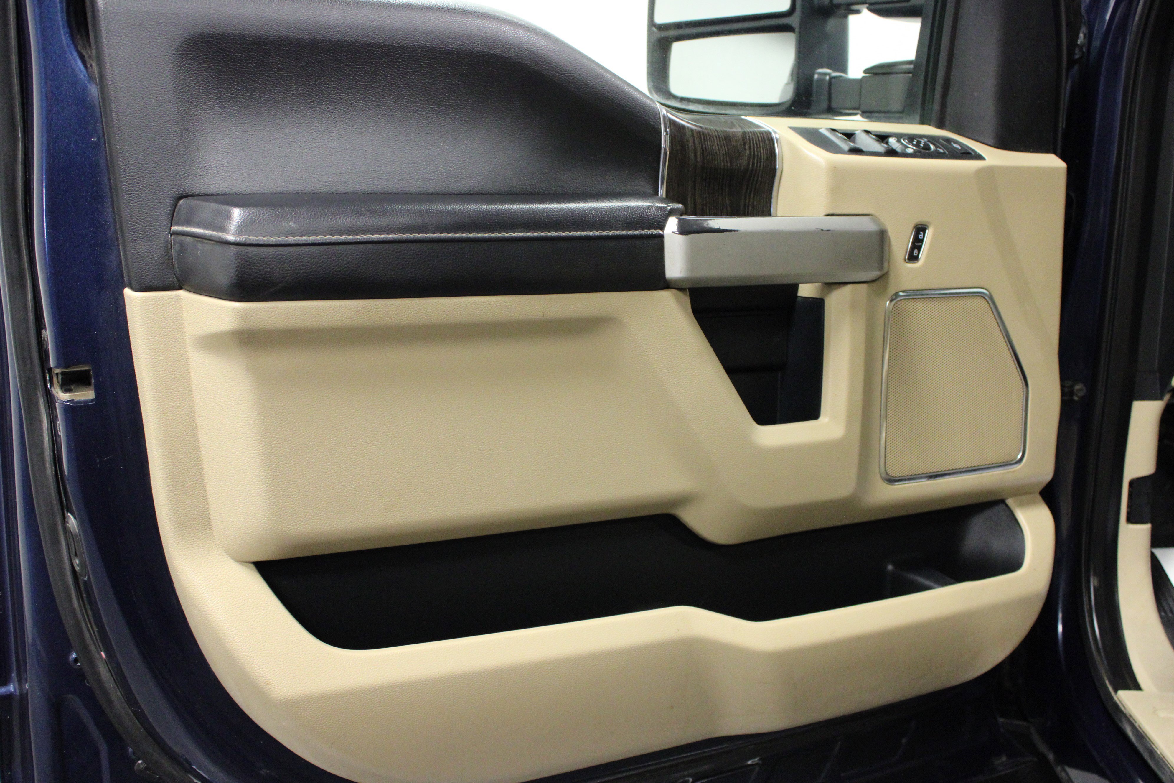 Used 2020 Ford F350 Lariat w/ Snow Plow Prep Package image 11