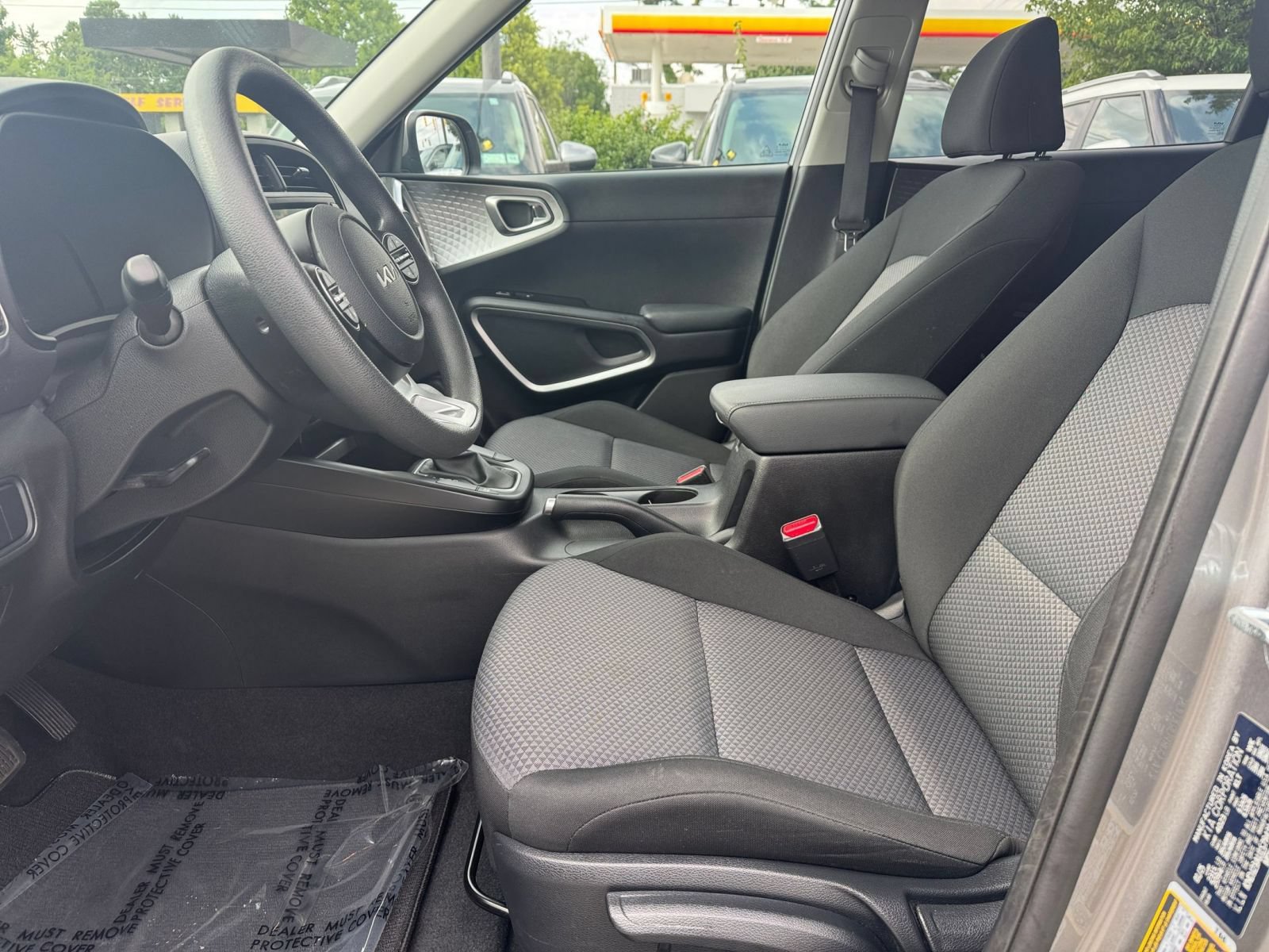 Used 2025 Kia Soul LX w/ LX Technology Package FWD image 24