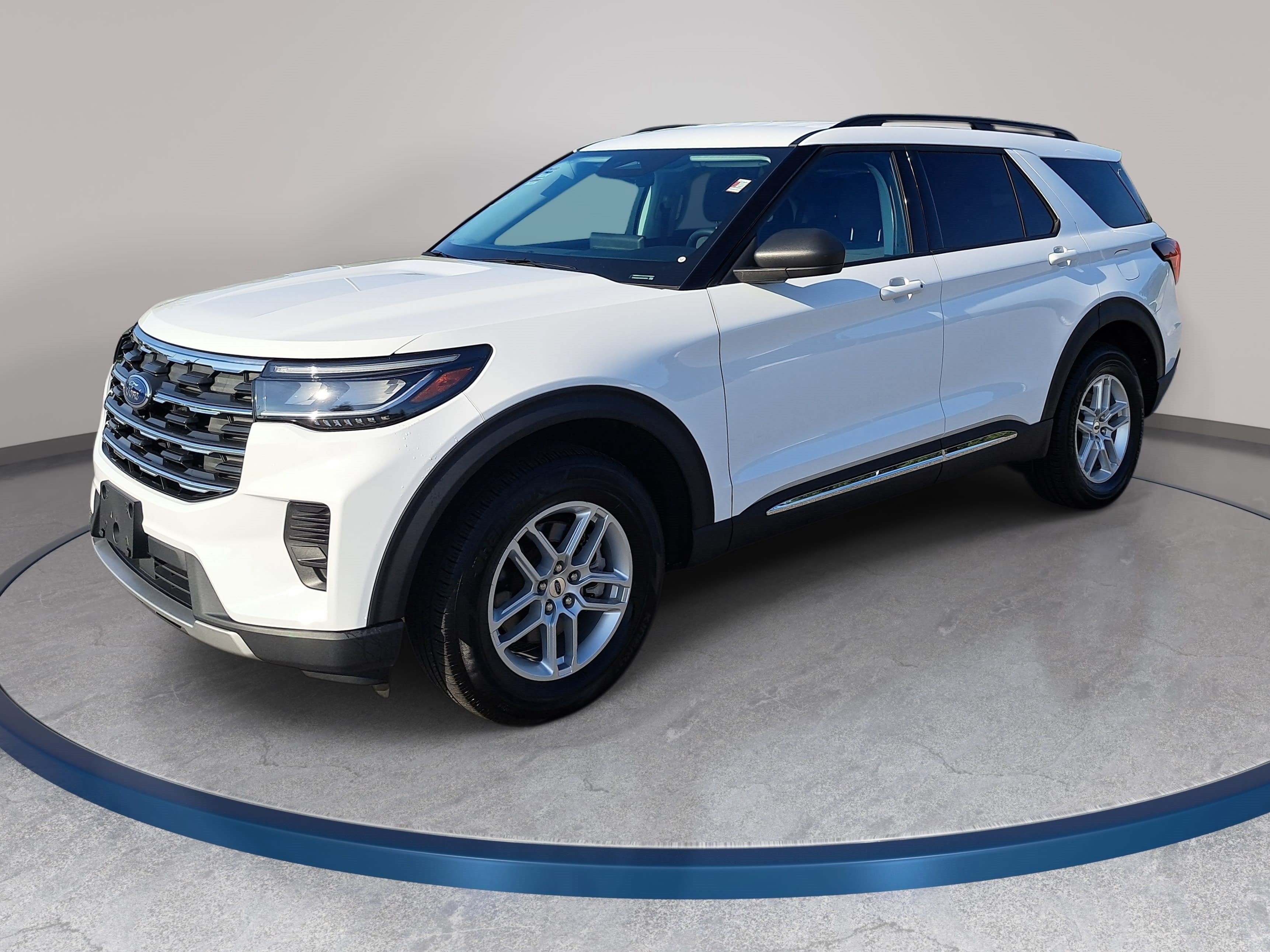Used 2025 Ford Explorer Active AWD/4WD image 1