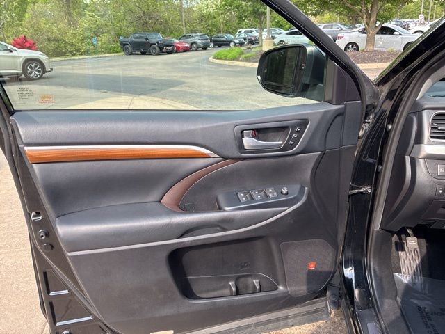 Used 2019 Toyota Highlander Limited AWD/4WD image 9