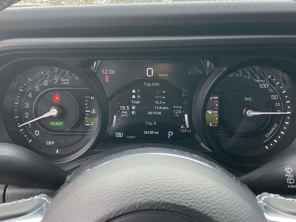 Used 2025 Jeep Wrangler Unlimited Sahara w/ Safety Group image 23