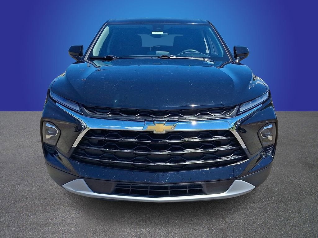 Used 2025 Chevrolet Blazer LT AWD/4WD image 2