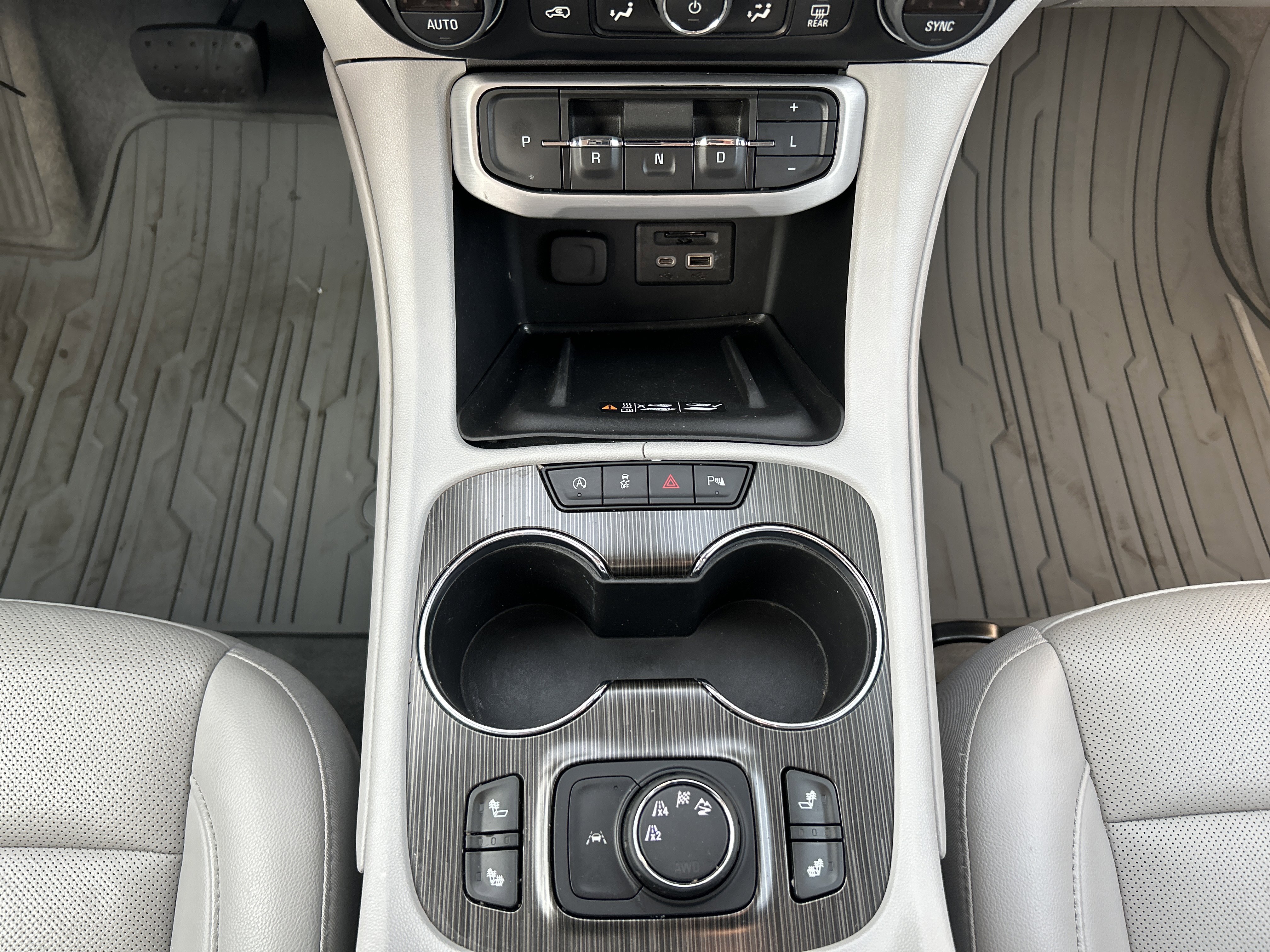 Used 2023 GMC Acadia SLT image 42