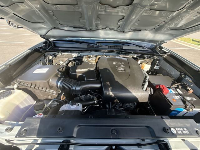 Used 2018 Toyota Tacoma Limited image 41