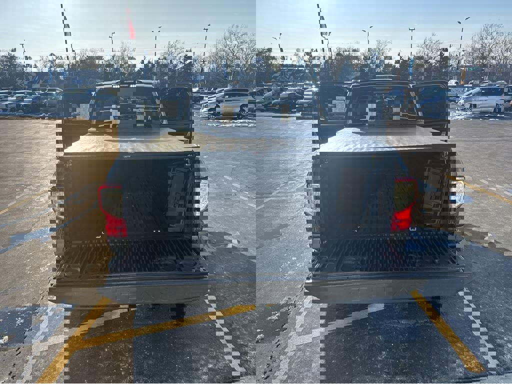 Used 2019 Nissan Titan SL w/ Chrome Package image 11