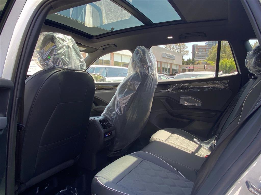 New 2026 Volkswagen Tiguan SEL R-Line AWD/4WD image 14