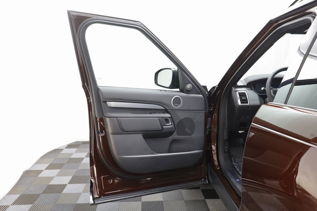 New 2026 Land Rover Discovery Limited Edition image 5