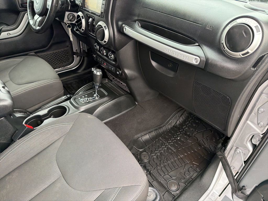 Used 2018 Jeep Wrangler Unlimited Sahara image 23