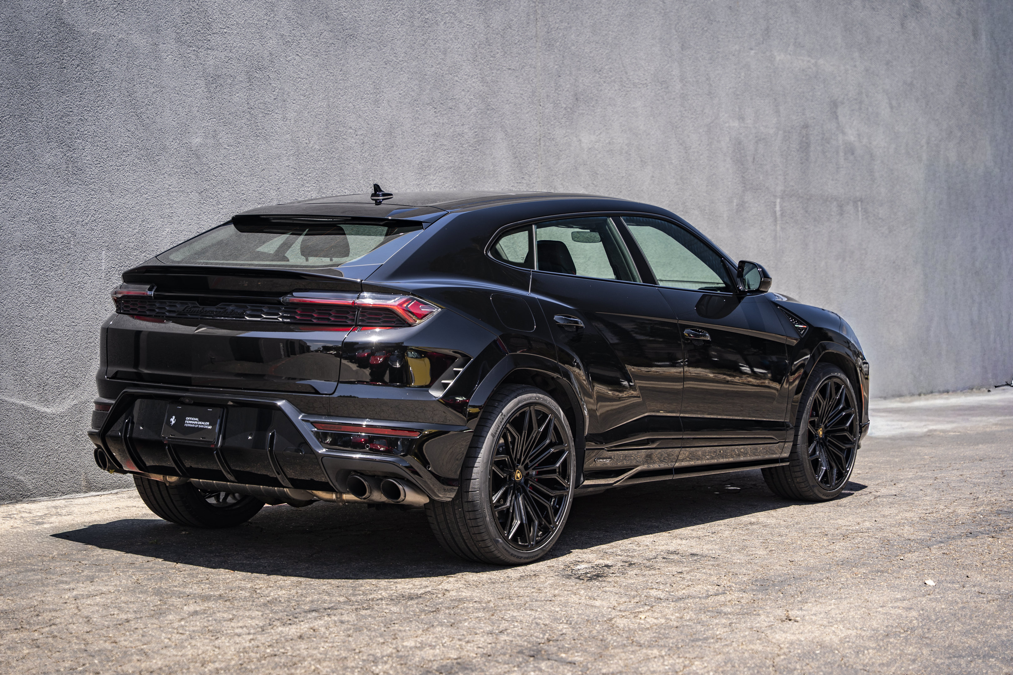 Used 2025 Lamborghini Urus SE AWD/4WD image 5