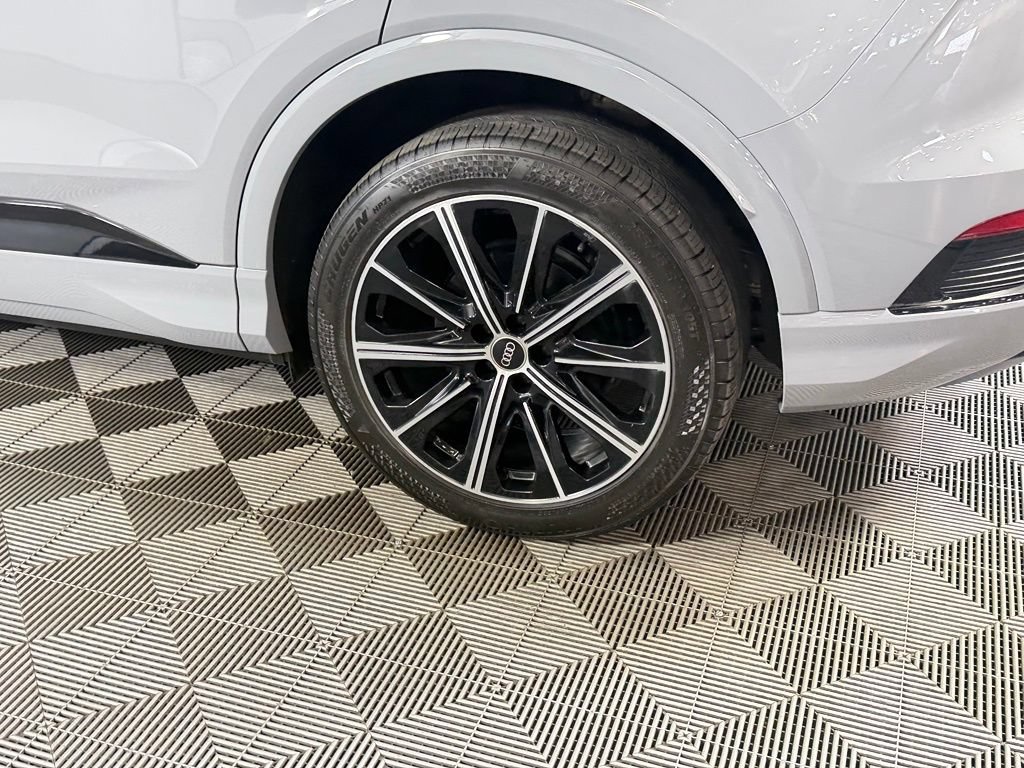 Used 2022 Audi Q4 e-tron Prestige AWD/4WD image 11