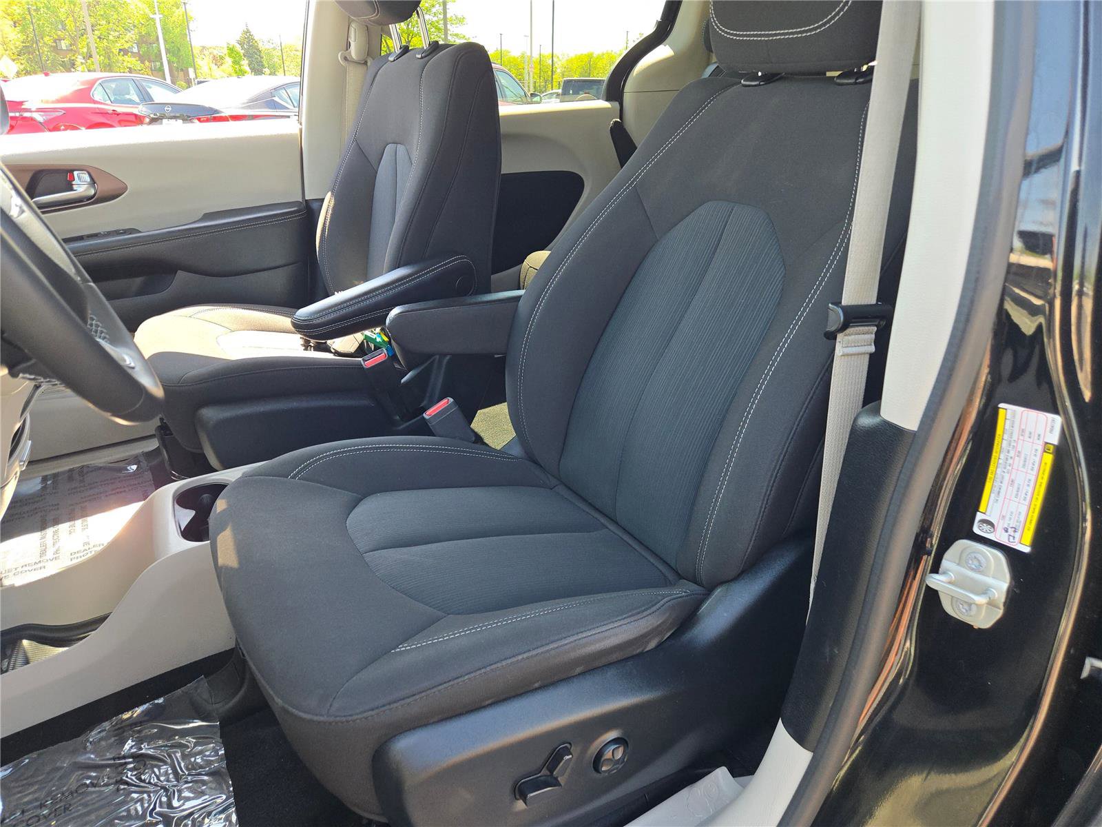 Certified 2023 Chrysler Voyager LX FWD image 29