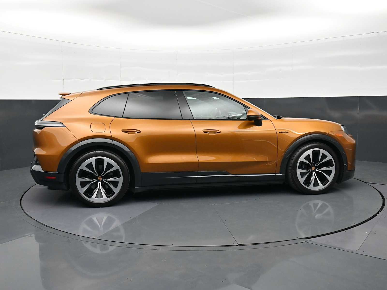 New 2026 Porsche Cayenne Electric AWD/4WD image 35