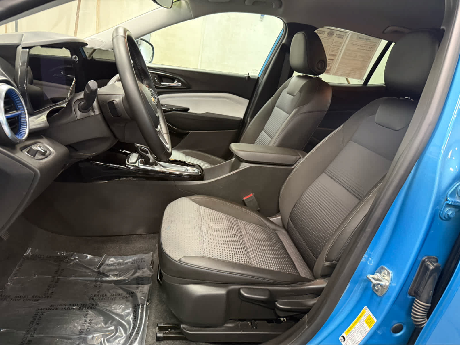 Used 2025 Chevrolet Trax LT w/ Driver Confidence Package FWD image 9