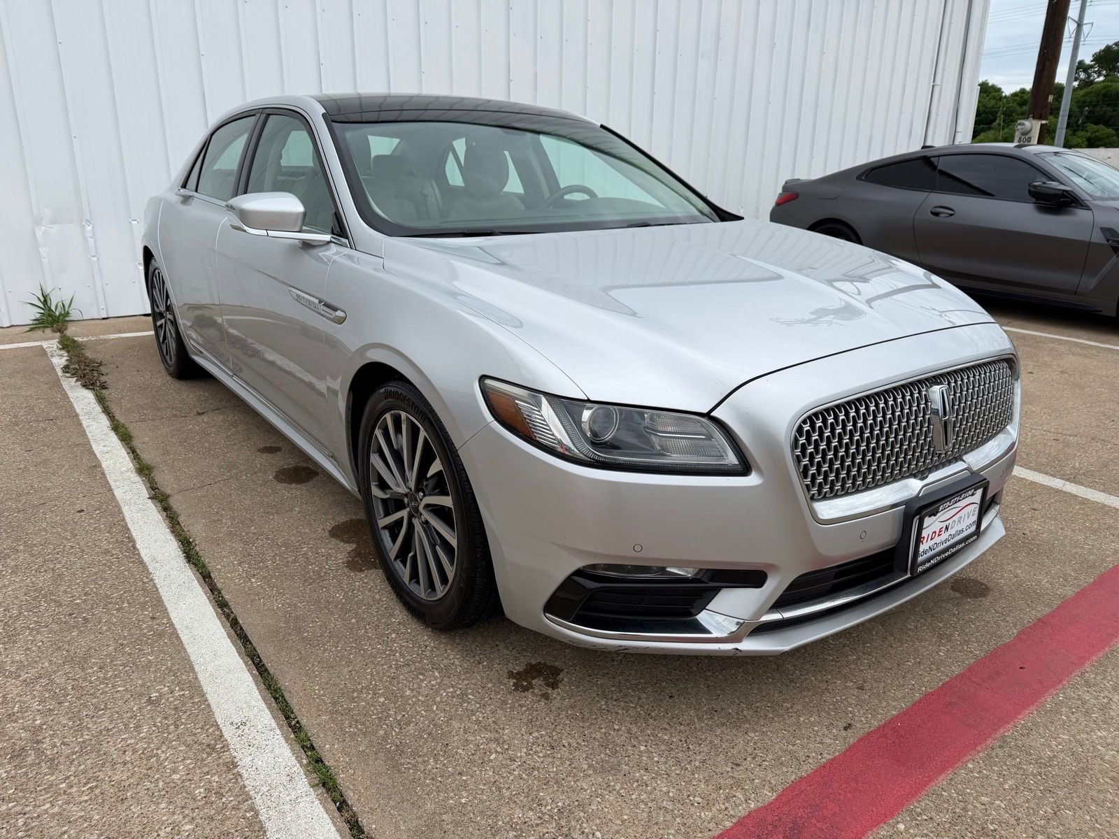 Used 2017 Lincoln Continental Select image 7