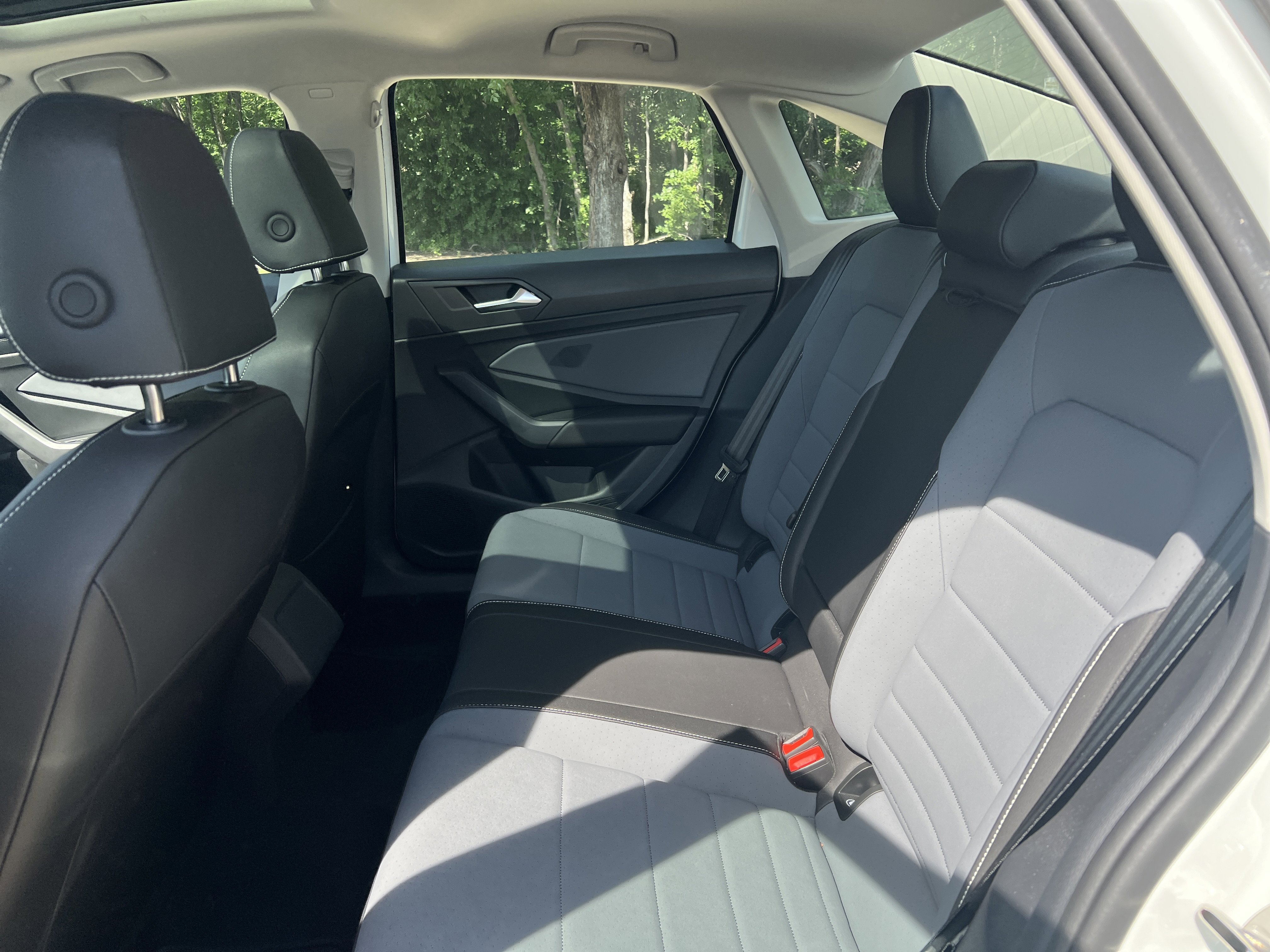 Used 2025 Volkswagen Jetta SE w/ Sunroof Package FWD image 28