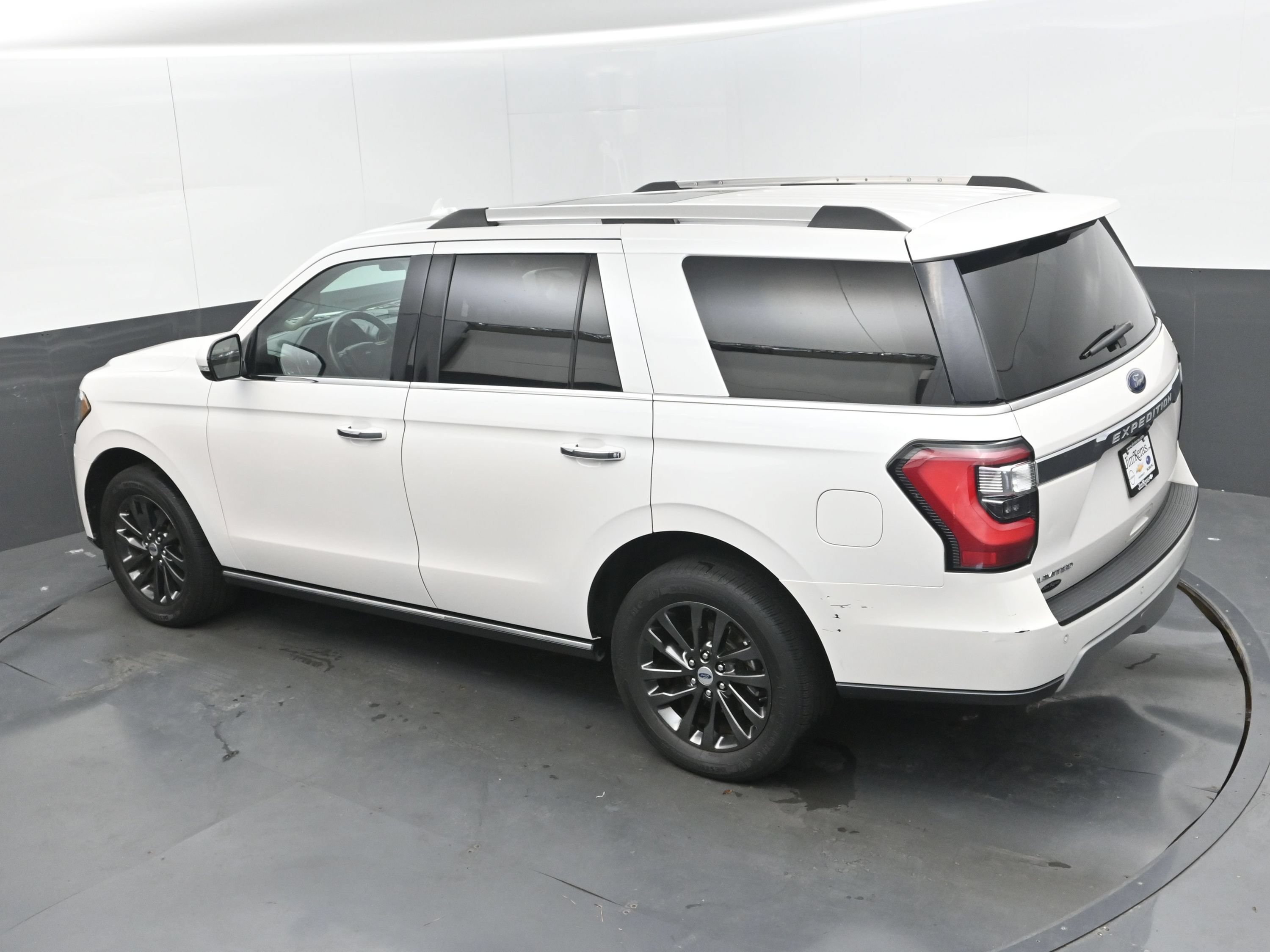 Used 2019 Ford Expedition Limited w/ Equipment Group 301A RWD image 38
