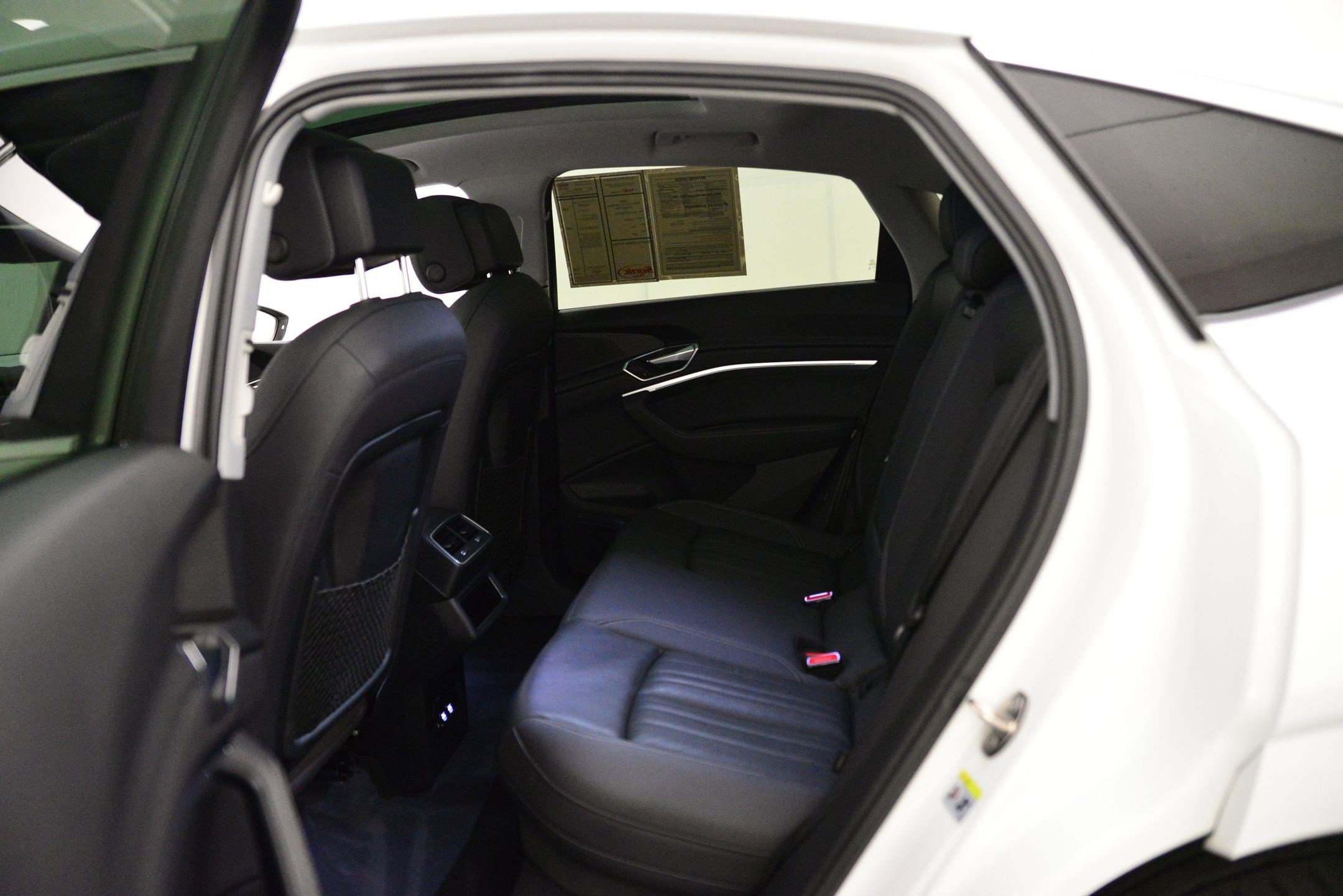 Used 2020 Audi e-tron Premium Plus image 11