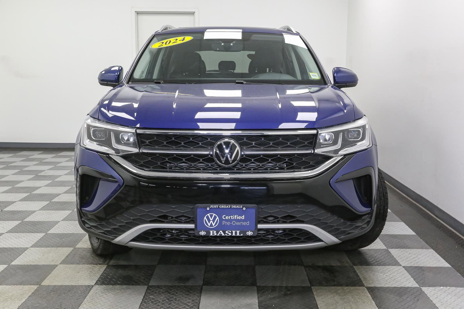 Certified 2024 Volkswagen Taos SEL image 4