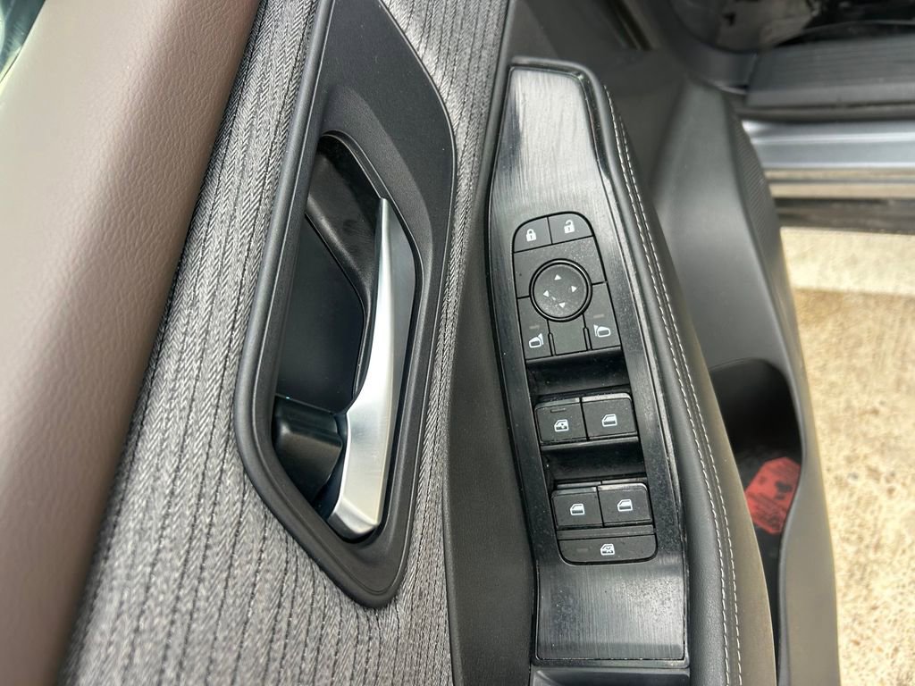 Used 2023 Nissan Rogue SV image 18