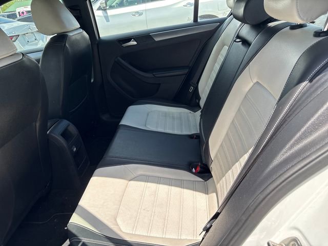 Used 2017 Volkswagen Jetta Sport FWD image 10