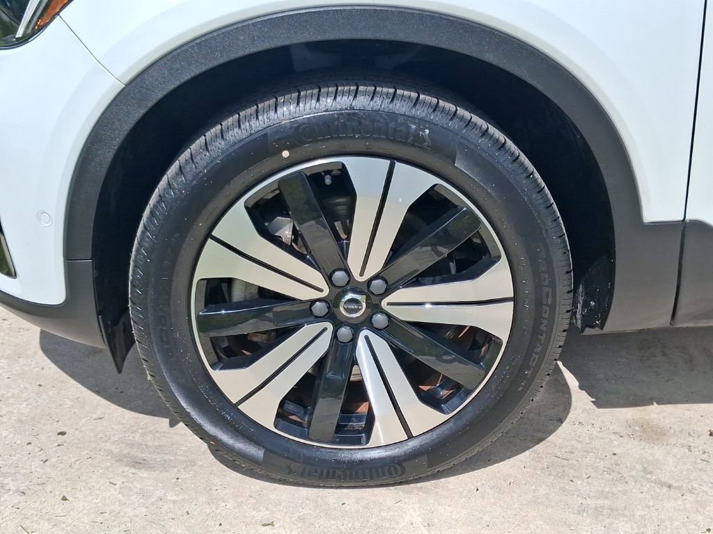 Used 2023 Volvo C40 P8 Recharge Plus image 3