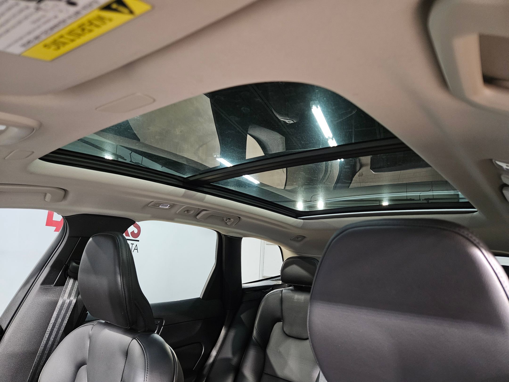 Used 2023 Volvo XC60 B5 Core image 25