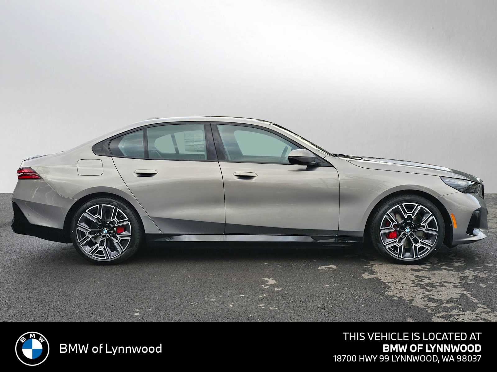 New 2026 BMW i5 eDrive40 w/ M Sport Package AWD/4WD image 2