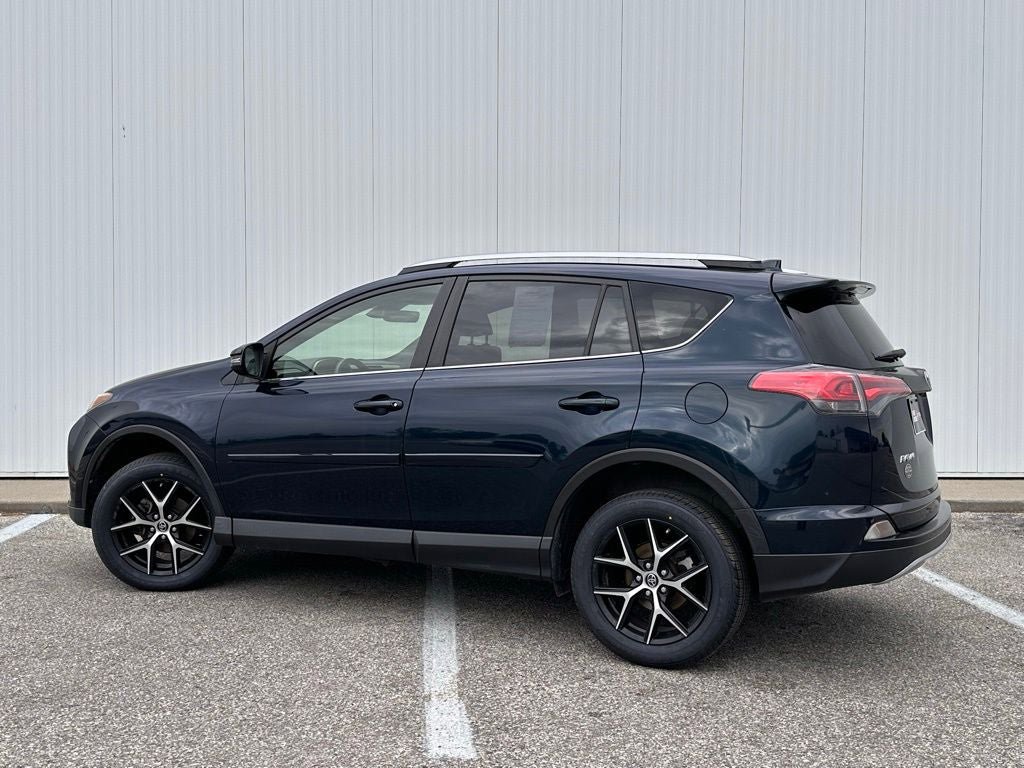 Used 2018 Toyota RAV4 SE w/ Power Extra Value Package AWD/4WD image 3