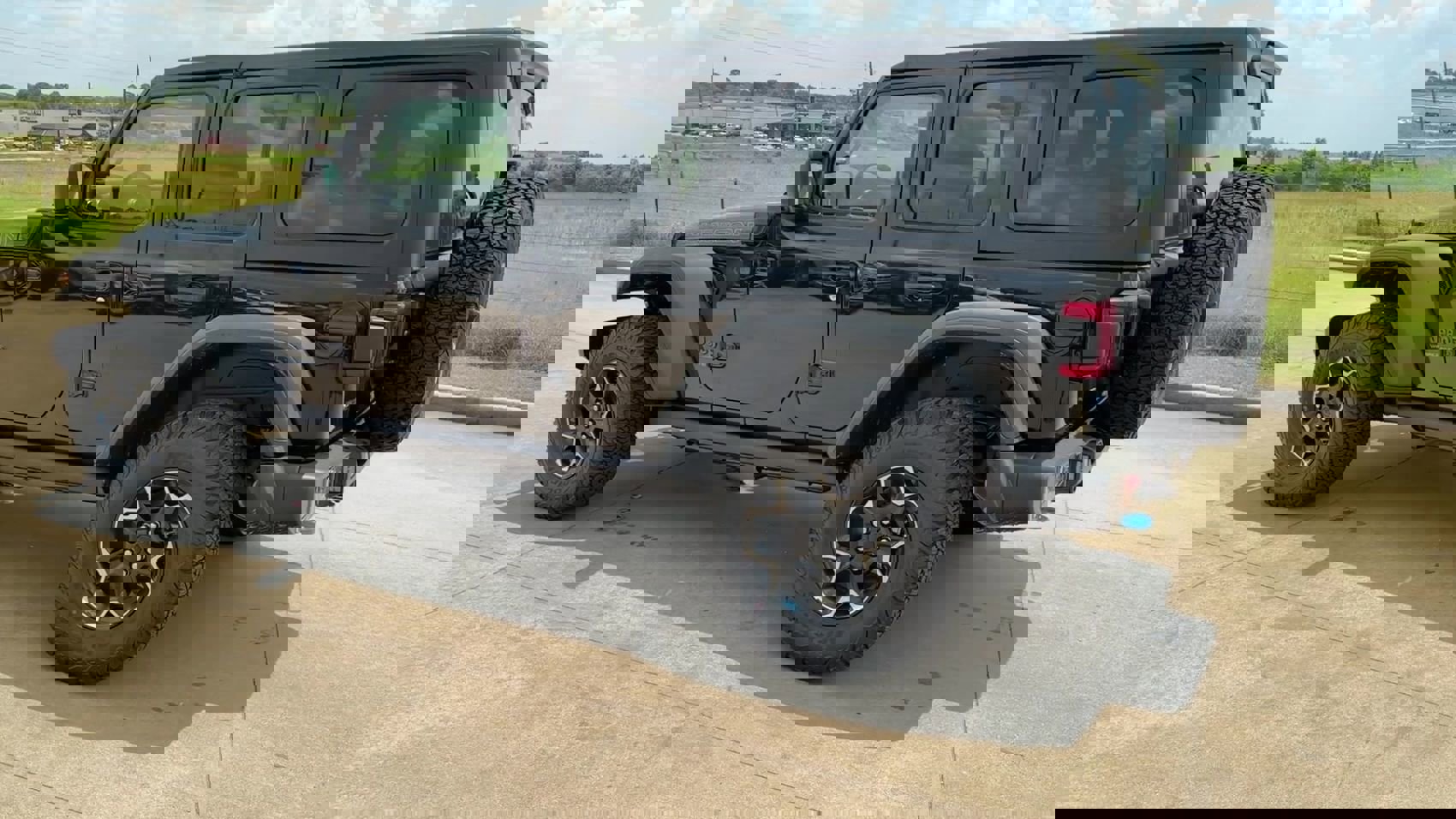 New 2023 Jeep Wrangler Rubicon w/ Cold Weather Group image 6