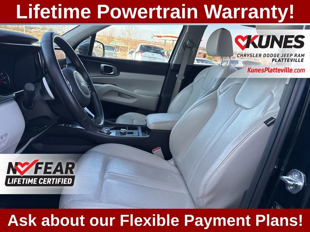 Used 2023 Kia Sorento EX image 13