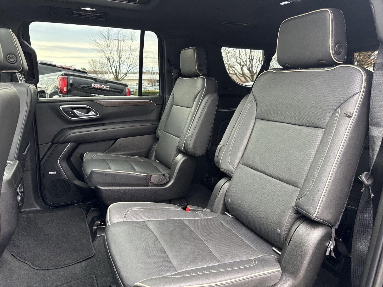 Used 2021 Chevrolet Suburban Premier w/ Premium Package image 24