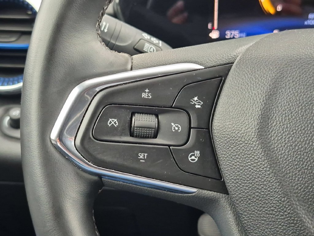 Used 2025 Chevrolet Trax LT w/ LT Convenience Package FWD image 21