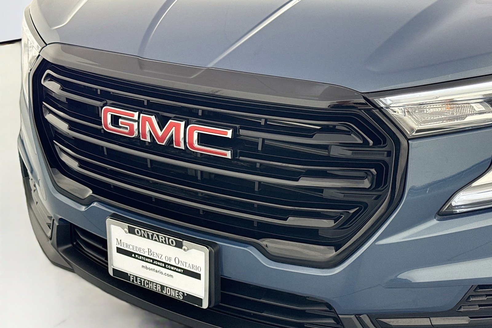 Used 2024 GMC Terrain SLE w/ Driver Convenience Package image 12