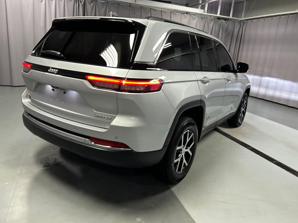 Used 2025 Jeep Grand Cherokee Limited image 7
