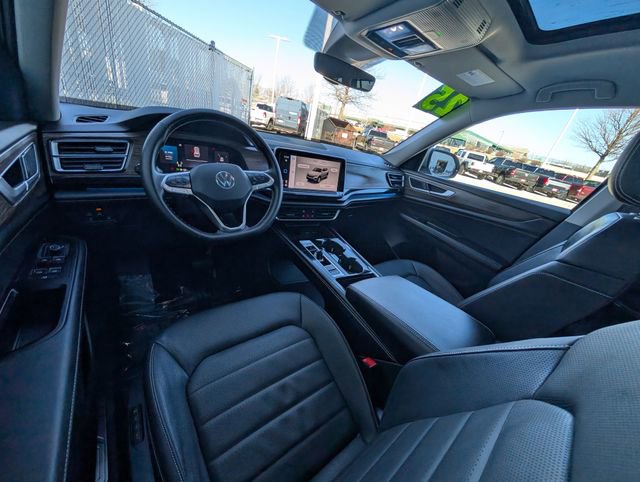 Used 2025 Volkswagen Atlas SEL image 6