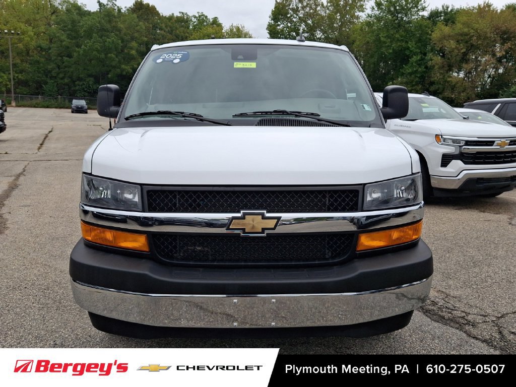 Certified 2025 Chevrolet Express 3500 LT w/ LT Preferred Equipment Group RWD image 3